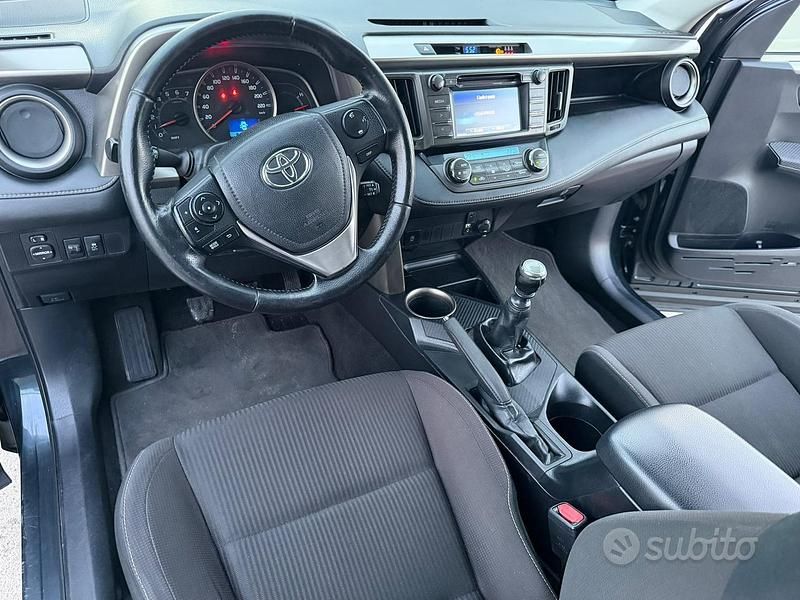 Usata Toyota RAV4 Active 124 CV (91 kW) 2015 Blu/azzurro SUV
