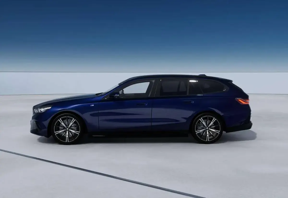 Usata BMW 520 M Sport 197 CV (144 kW) 2024 Tanzanite blue Station wagon