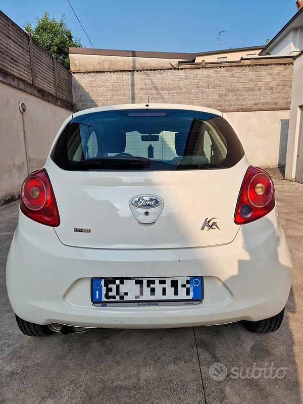 Usata Ford Ka 75 CV (55 kW) 2011 Bianco Utilitaria