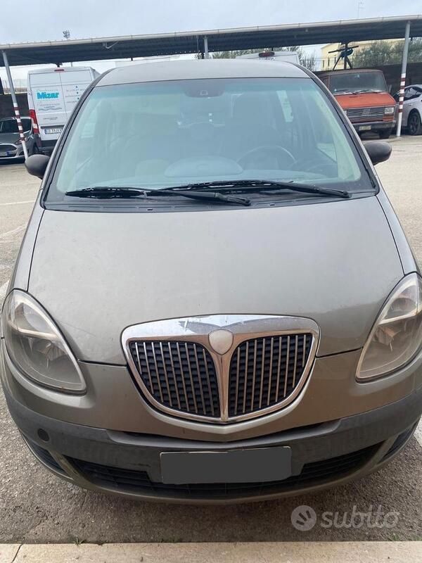 Usata 2005 Lancia Musa Monovolume | 1200 € - Immagine 1/4