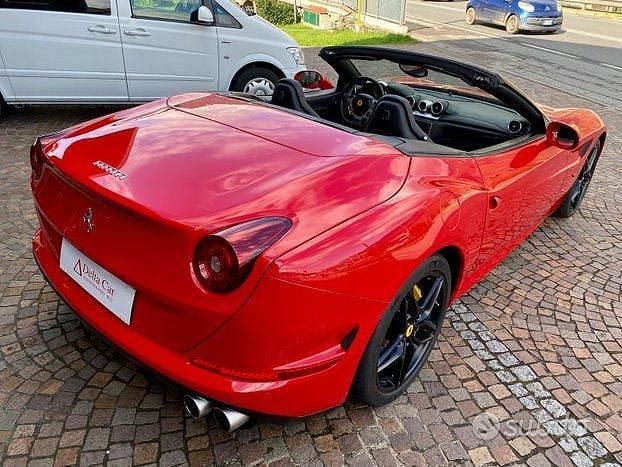 Usata Ferrari California 560 CV (411 kW) 2015 Cabrio