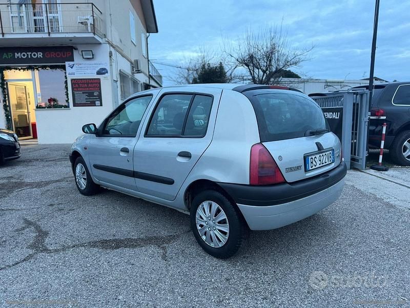 Usata Renault Clio II 58 CV (42 kW) 2002 Berlina
