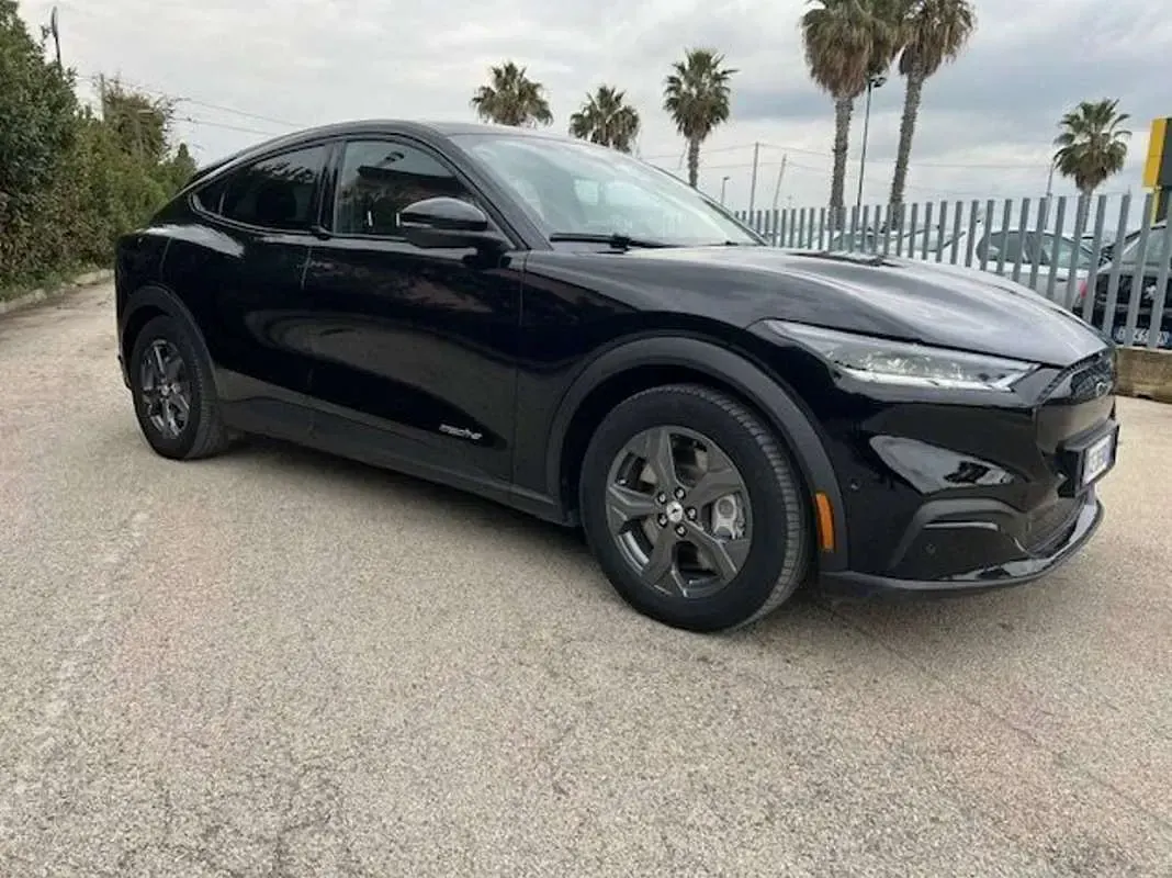 Usata Ford Mustang Mach-E Premium 100 kW (136 CV) 2021 Nero SUV