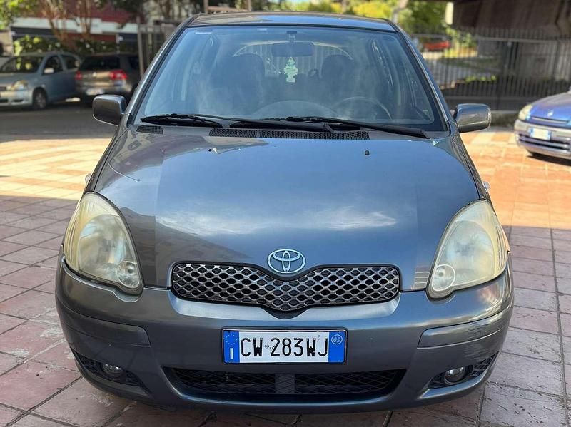 Grigio Usata 2005 Toyota Yaris Sol Due volumi | 1650 € (Buon prezzo) - Immagine 1/4
