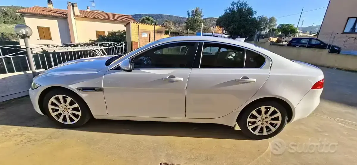Usata Jaguar XE 180 CV (132 kW) 2016 Bianco Berlina