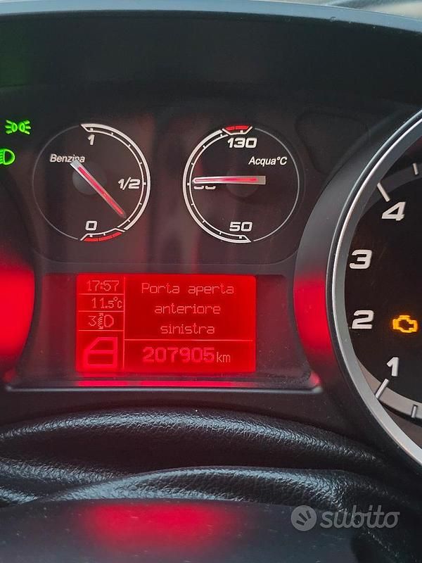 Usata Alfa Romeo Giulietta 120 CV (88 kW) 2011 Bianco Utilitaria