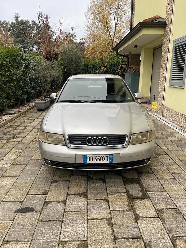 Usata Audi A4 Sport 110 CV (80 kW) 1999 Grigio Berlina