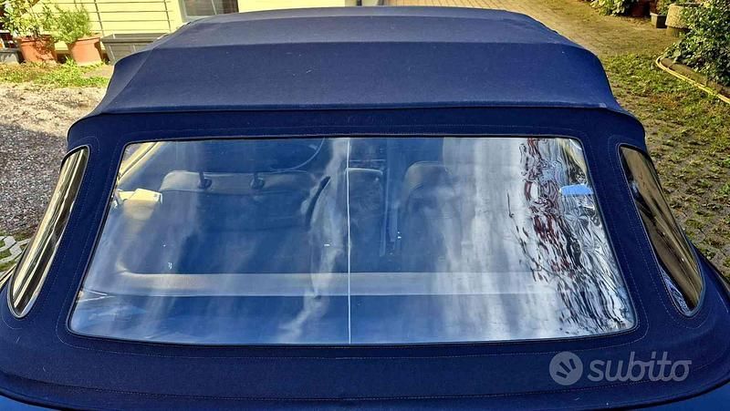 Usata Mercedes 560 245 CV (180 kW) 1988 Blu pastello Cabrio