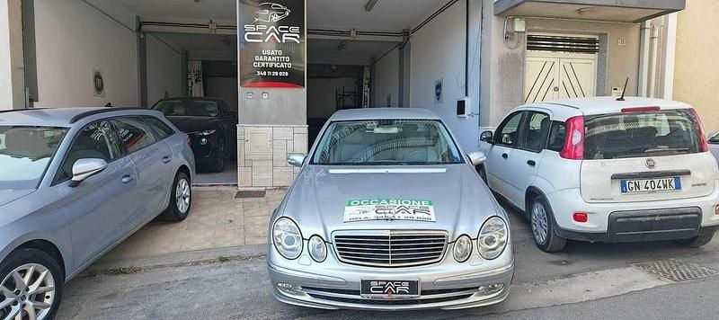 Usata Mercedes E270 Avantgarde 177 CV (130 kW) 2003 Argento Berlina
