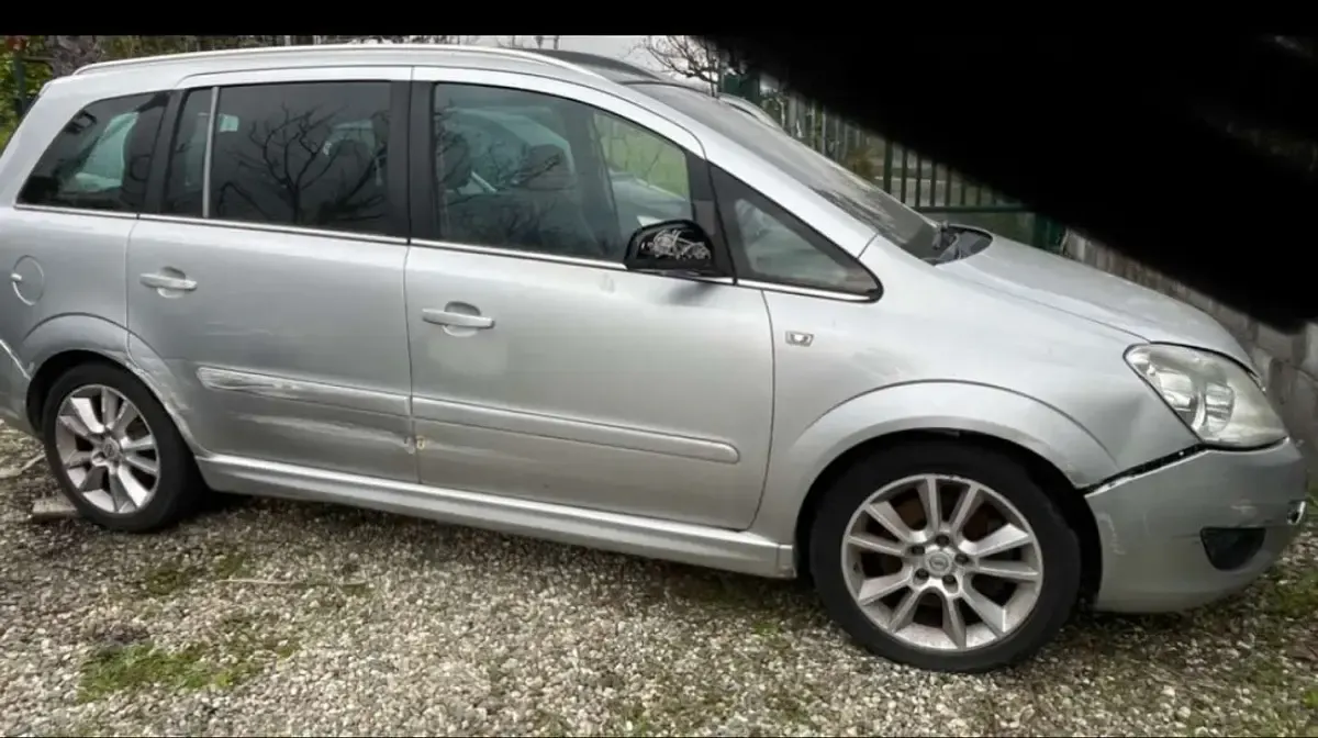 Usata Opel Zafira Cosmo 150 CV (110 kW) 2008 Monovolume
