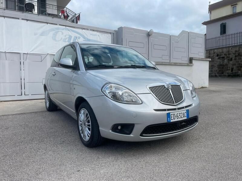 Usata Lancia Ypsilon 75 CV (55 kW) 2010 Grigio Utilitaria