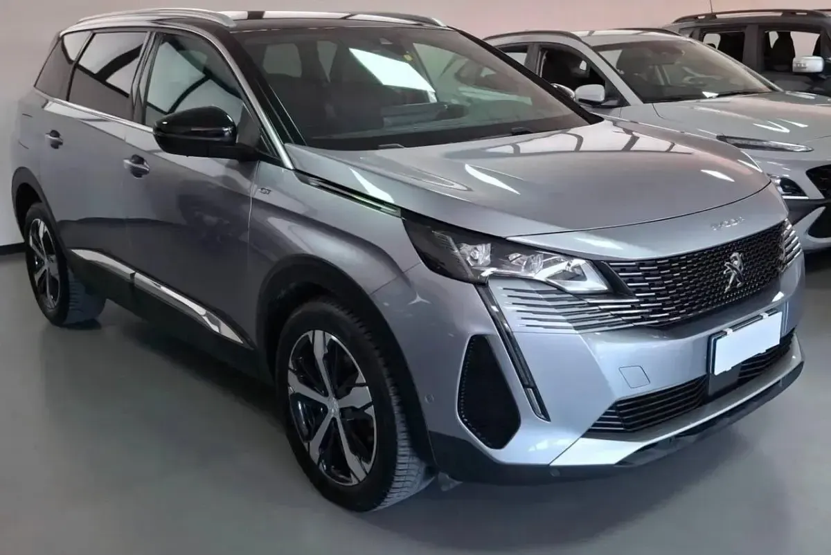 Usata Peugeot 5008 GT 131 CV (96 kW) 2024 Argento SUV