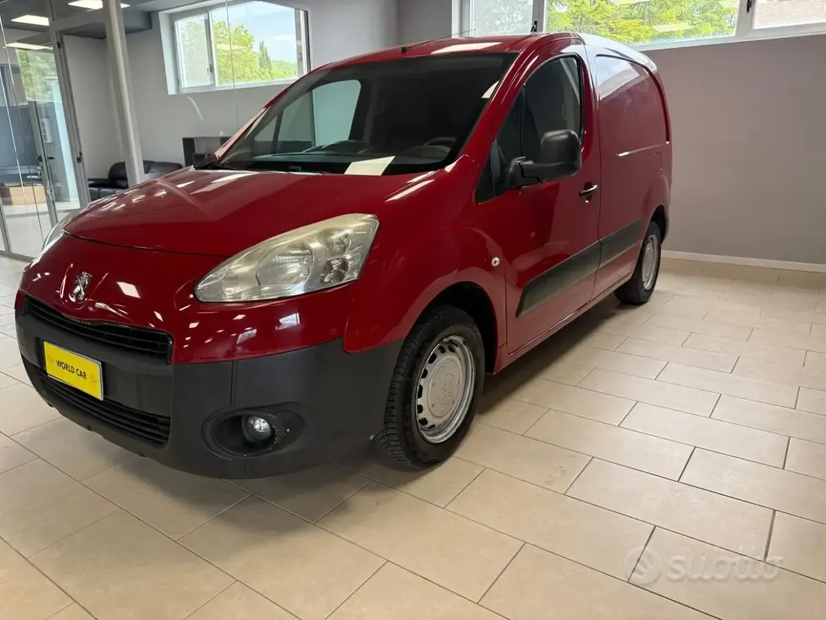 Gebraucht Peugeot Partner Access 75 PS (55 kW) 2012 Rot Van / Kleinbus