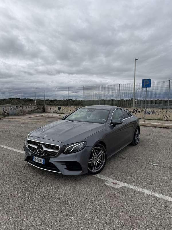 Usata Mercedes E220 AMG line 194 CV (142 kW) 2018 Grigio Coupé