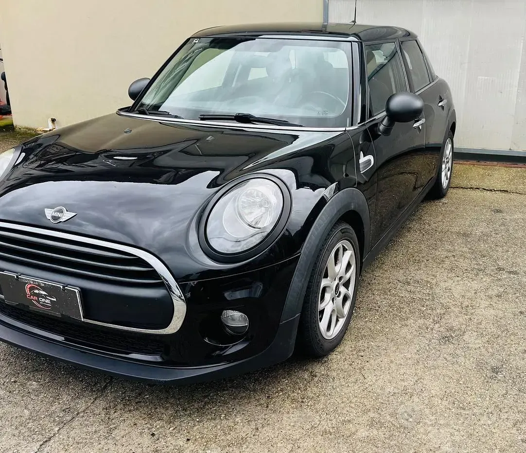 Usata Mini Cooper D Hype 95 CV (69 kW) 2017 Nero Utilitaria