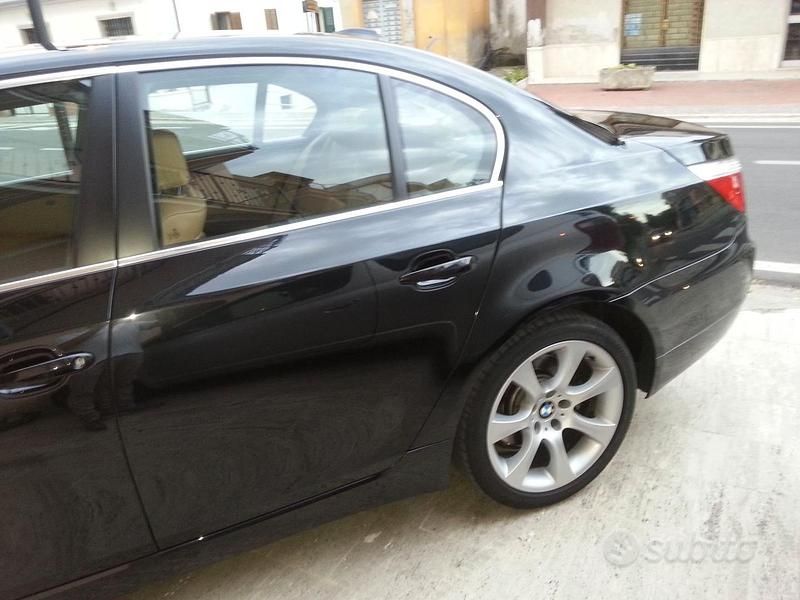 Usado BMW 530 Sport Line 235 HP (172 kW) 2009 Preto Sedan