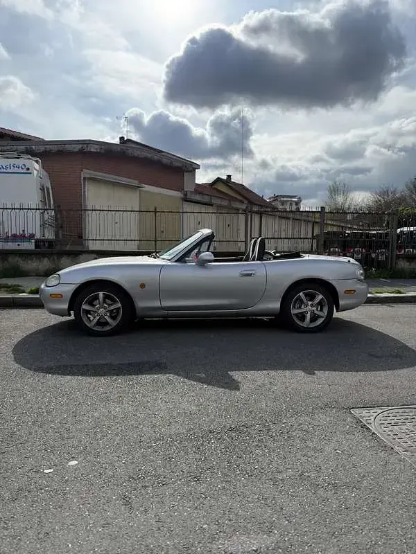 Usata Mazda MX5 110 CV (80 kW) 1999 Grigio Cabrio