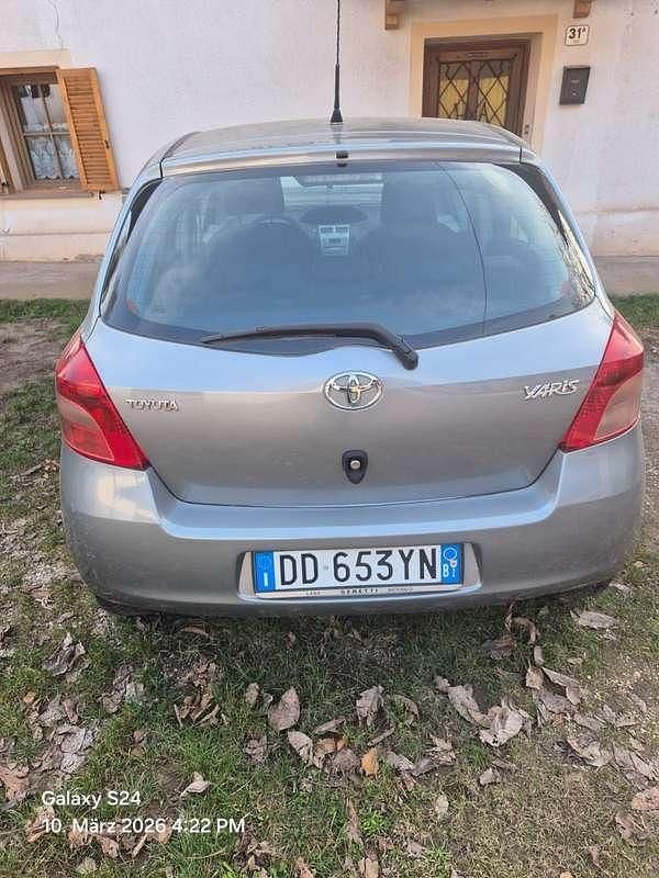 Usata Toyota Yaris Sol 87 CV (63 kW) 2006 Argento Berlina