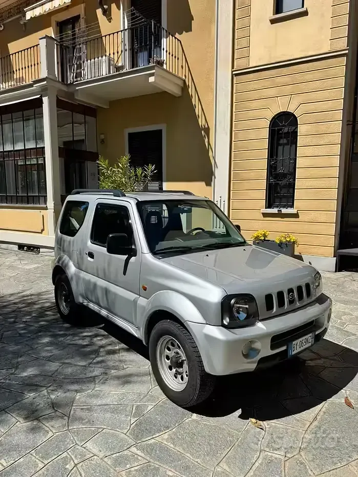 Usata Suzuki Jimny 82 CV (60 kW) 2001 Grigio SUV
