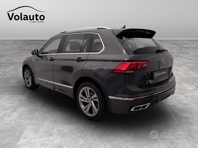 Usata VW Tiguan R-line 150 CV (110 kW) 2021 Grigio opaco scuro SUV