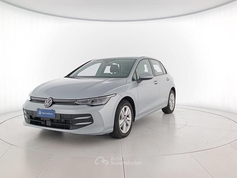 Usata VW Golf VIII Life 116 CV (85 kW) 2025 Dolomite silver metallizzato Berlina
