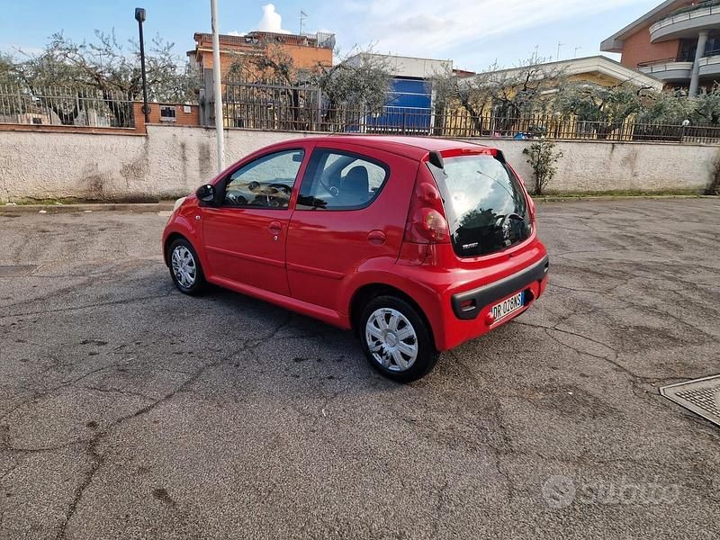 Usata Peugeot 107 68 CV (50 kW) 2009 Rosso Utilitaria