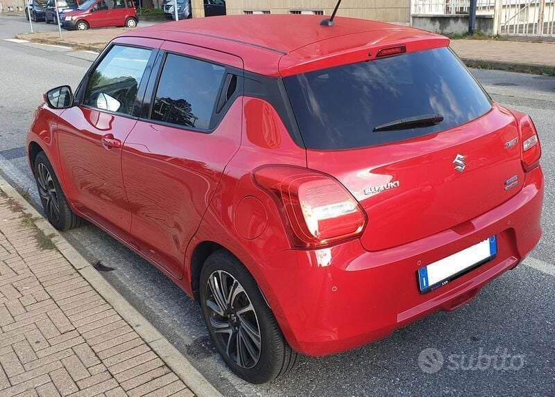 Usata Suzuki Swift 83 CV (61 kW) 2021 Rosso Utilitaria