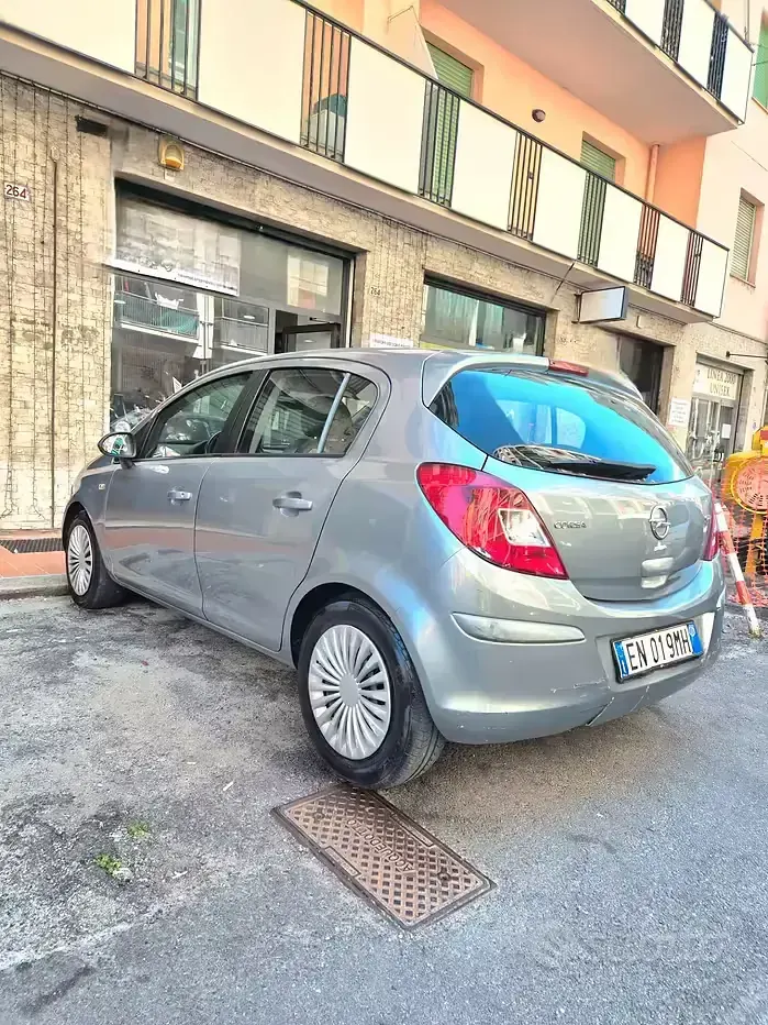Usado Opel Corsa 75 HP (55 kW) 2012 Cinzento Citadino