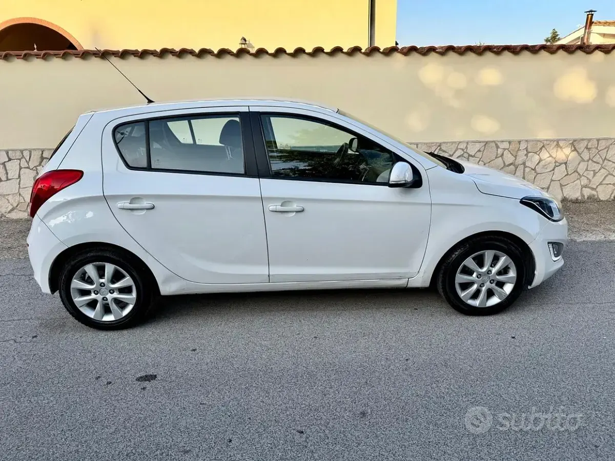 Usata Hyundai i20 85 CV (62 kW) 2013 Bianco Utilitaria