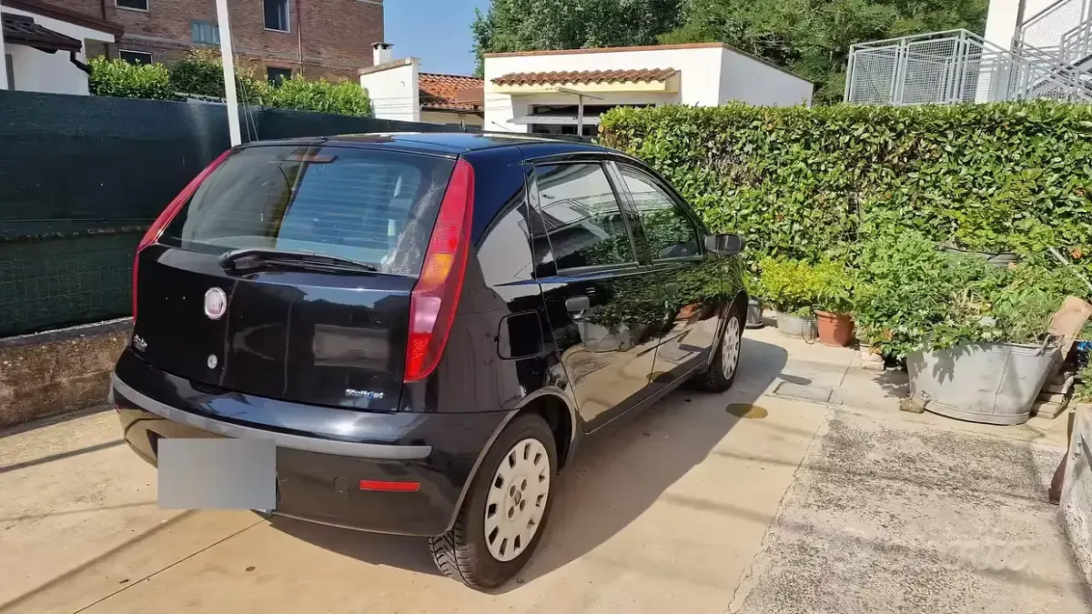 Usata Fiat Punto 69 CV (50 kW) 2010 Nero Utilitaria