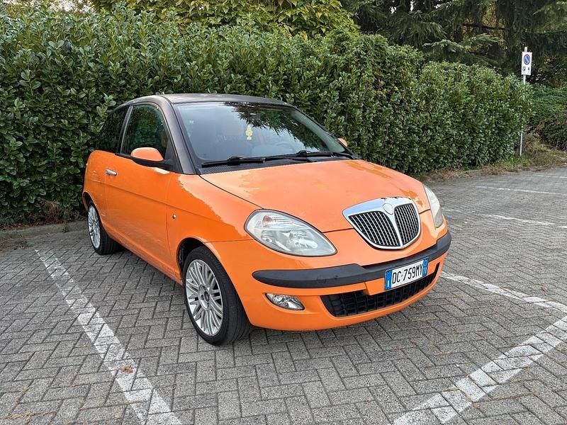 Usata Lancia Ypsilon 69 CV (50 kW) 2006 Arancione Utilitaria