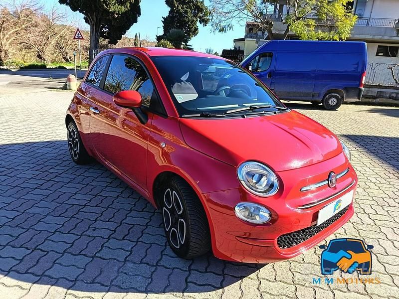 Begagnad Fiat 500 Club 70 HK (51 kW) 2022 Röd SUV