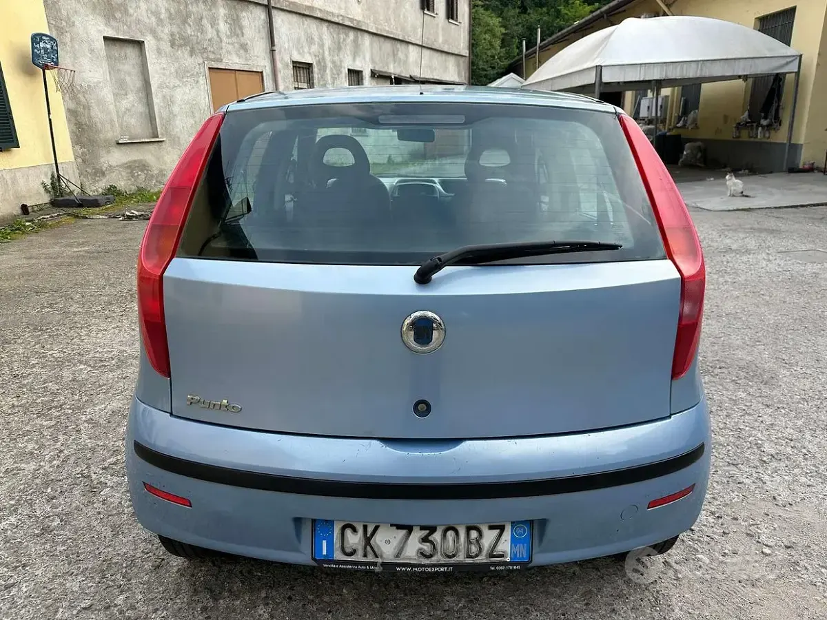 Usata Fiat Punto 60 CV (44 kW) 2004 Bluazzurro Utilitaria