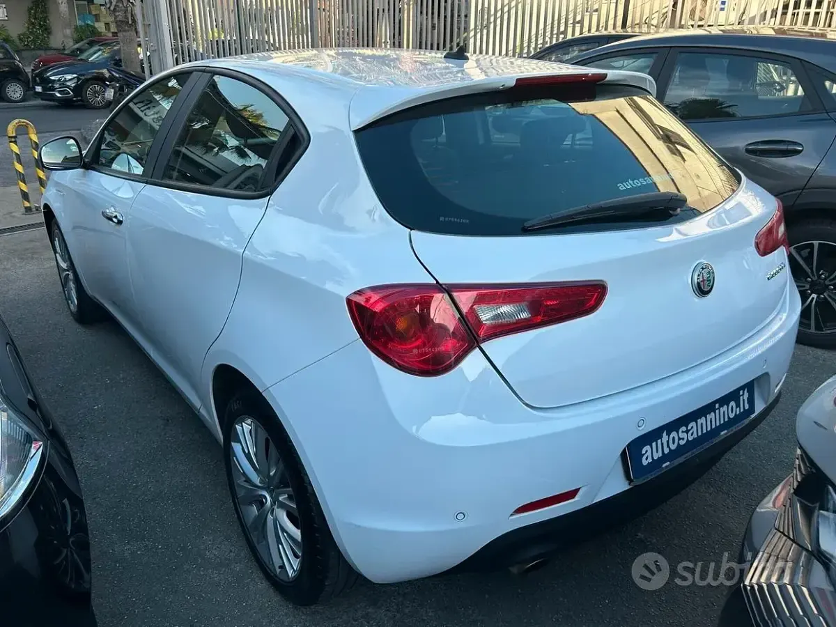 Usata Alfa Romeo Giulietta Super 120 CV (88 kW) 2018 Bianco Utilitaria