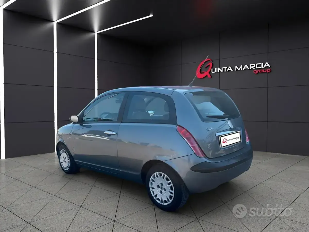 Usata Lancia Ypsilon 60 CV (44 kW) 2005 Grigio Utilitaria