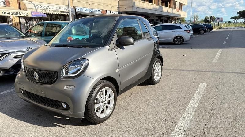 Begagnad Smart ForTwo Coupé Passion 90 HK (66 kW) 2019 Grå Sportkupé