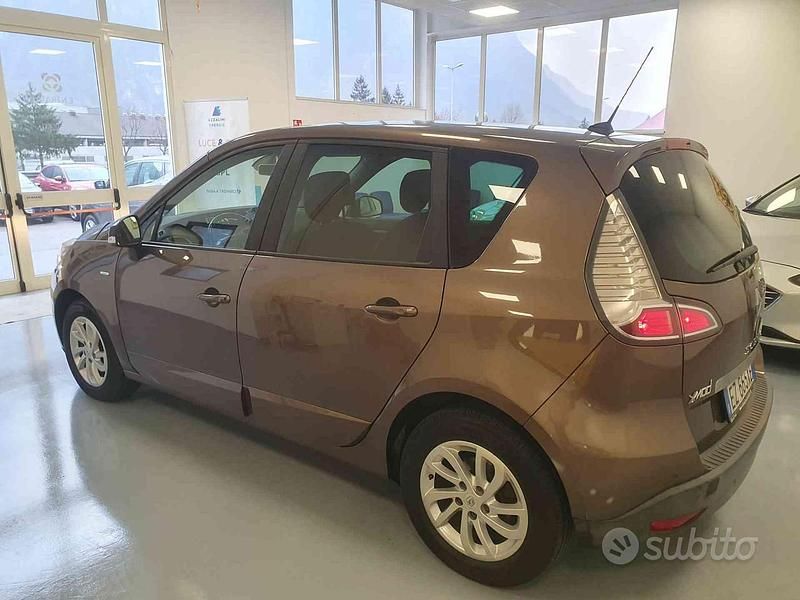 Usata Renault Scénic III LIMITED 110 CV (80 kW) 2015 Marrone Monovolume