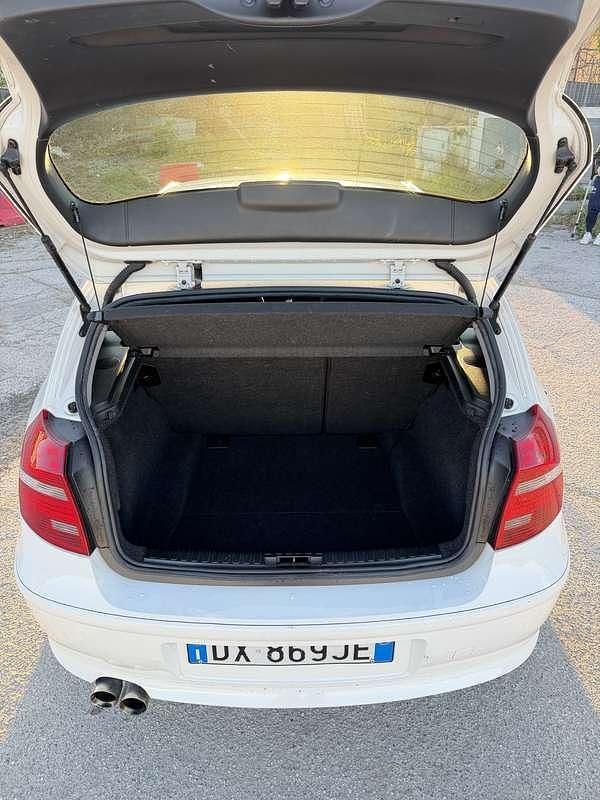Usata BMW 116 122 CV (89 kW) 2009 Bianco Utilitaria