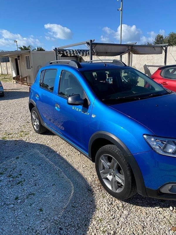 Usata Dacia Sandero Ambiance 90 CV (66 kW) 2017 Blu Berlina
