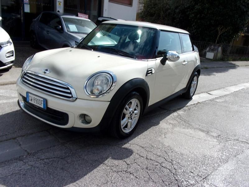 Usata Mini Cooper 97 CV (71 kW) 2012 Beige Utilitaria