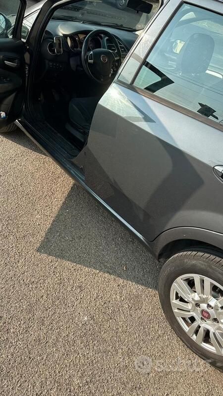 Usata Fiat Punto 77 CV (56 kW) 2016 Grigio Utilitaria