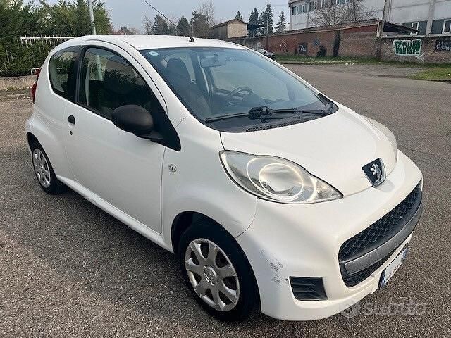 Begagnad Peugeot 107 68 HK (50 kW) 2010 Vit Halvkombi