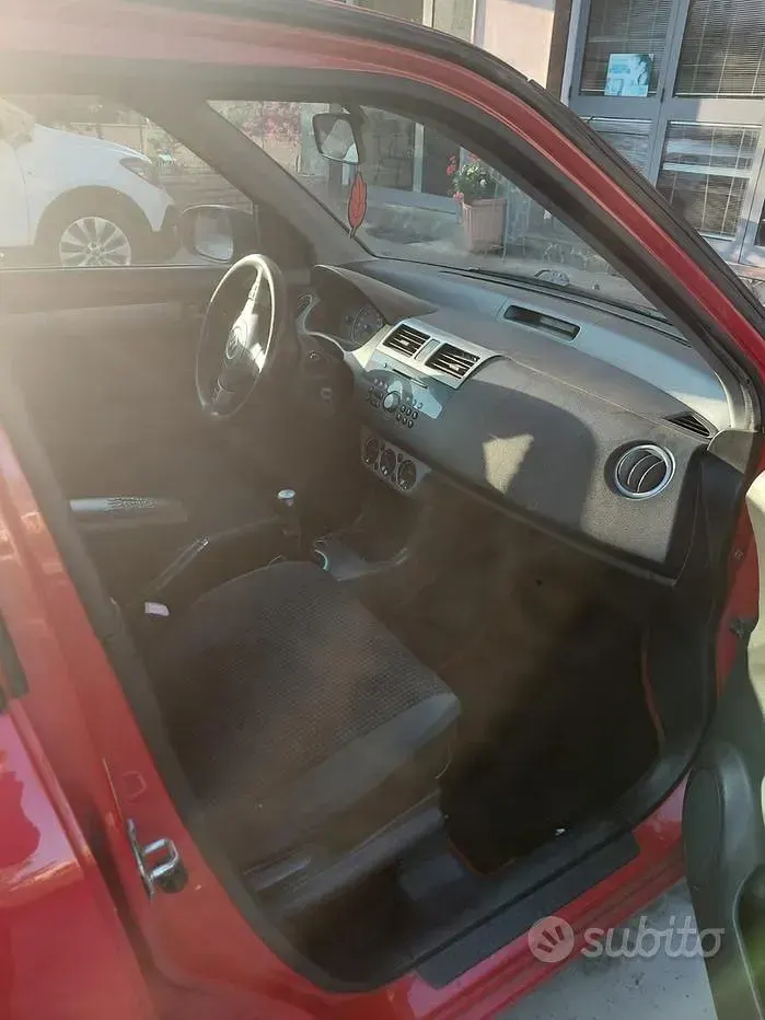 Usata Suzuki Swift 92 CV (67 kW) 2005 Rosso Utilitaria