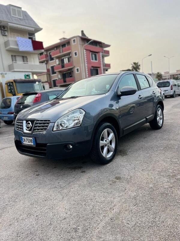 Usata Nissan Qashqai Tekna 106 CV (77 kW) 2008 Grigio SUV