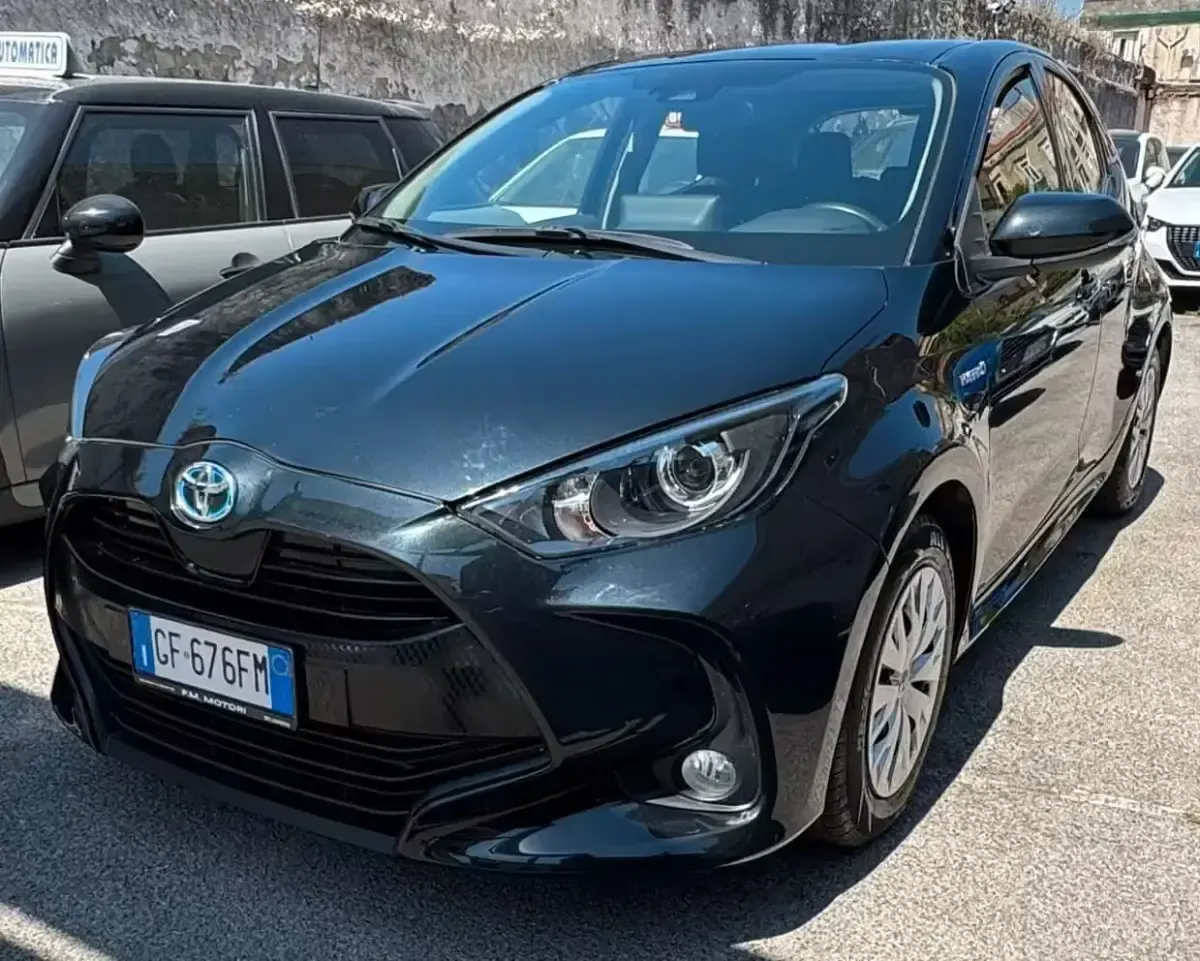 Usata Toyota Yaris Hybrid Active 92 CV (67 kW) 2021 Nero Berlina
