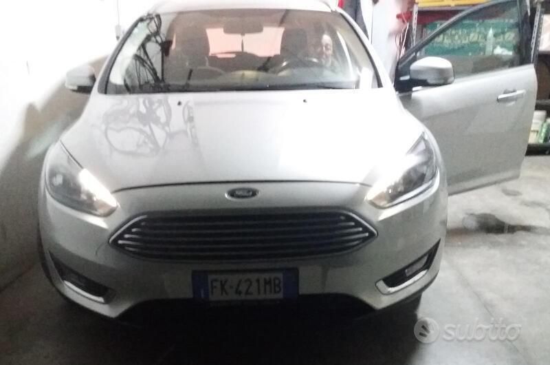 Grigio Usata 2017 Ford Focus Station wagon | 8000 € (Buon prezzo) - Immagine 1/4