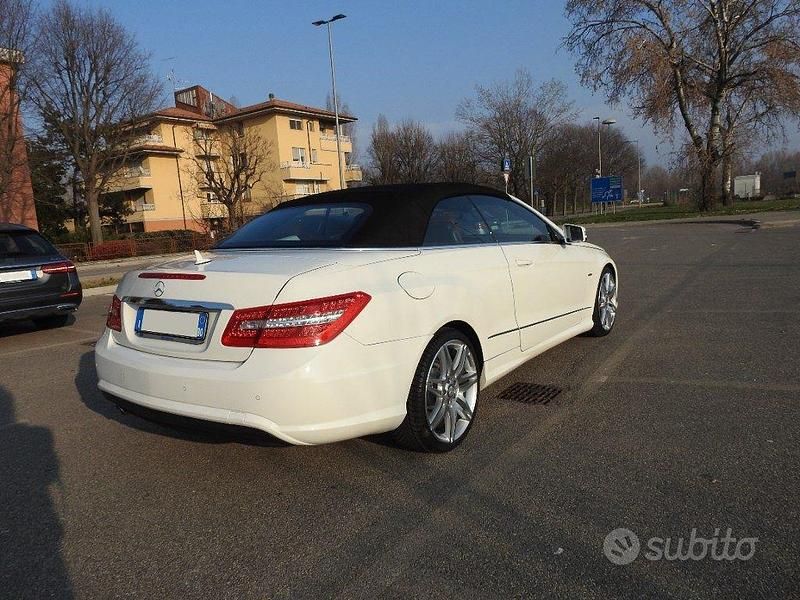 Usata Mercedes E250 Executive 204 CV (150 kW) 2011 Bianco Cabrio