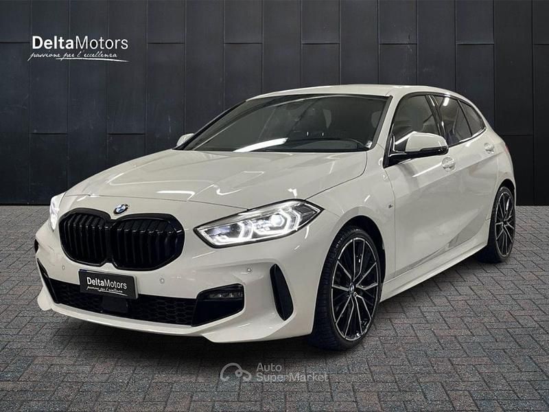 Bianco Usata 2023 BMW 118 M Sport Due volumi | 30.750 € (Buon prezzo) - Immagine 1/4