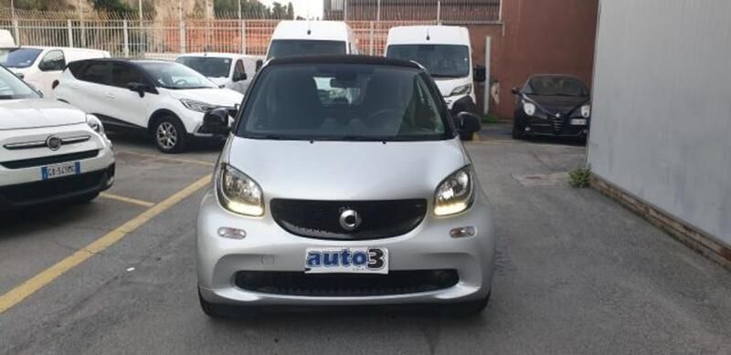 Argento Usata 2016 Smart ForTwo Coupé Passion Due volumi | 13.900 € (Cara) - Immagine 1/3