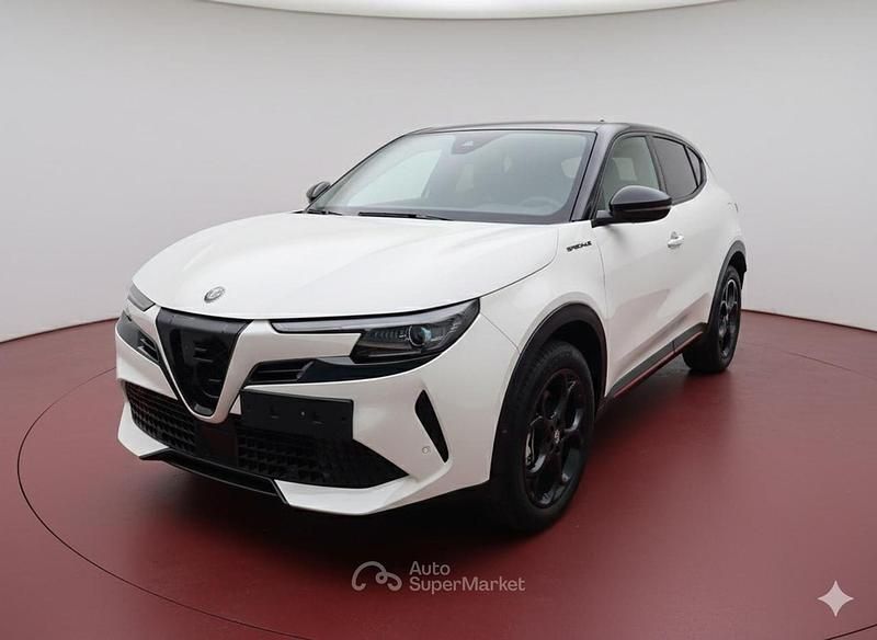 Nuova Alfa Romeo Junior Edizione Speciale 136 CV (100 kW) 2025 Bianco con tetto nero SUV